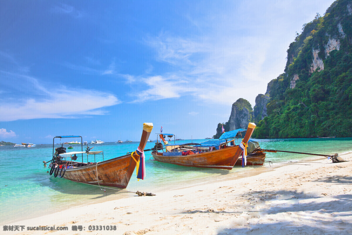 停靠 岸边 游船 小船 海岸风景 大海 海洋风景 海平面 美丽风景 风景摄影 美丽风光 自然美景 美丽景色 沙滩 海滩 大海图片 风景图片