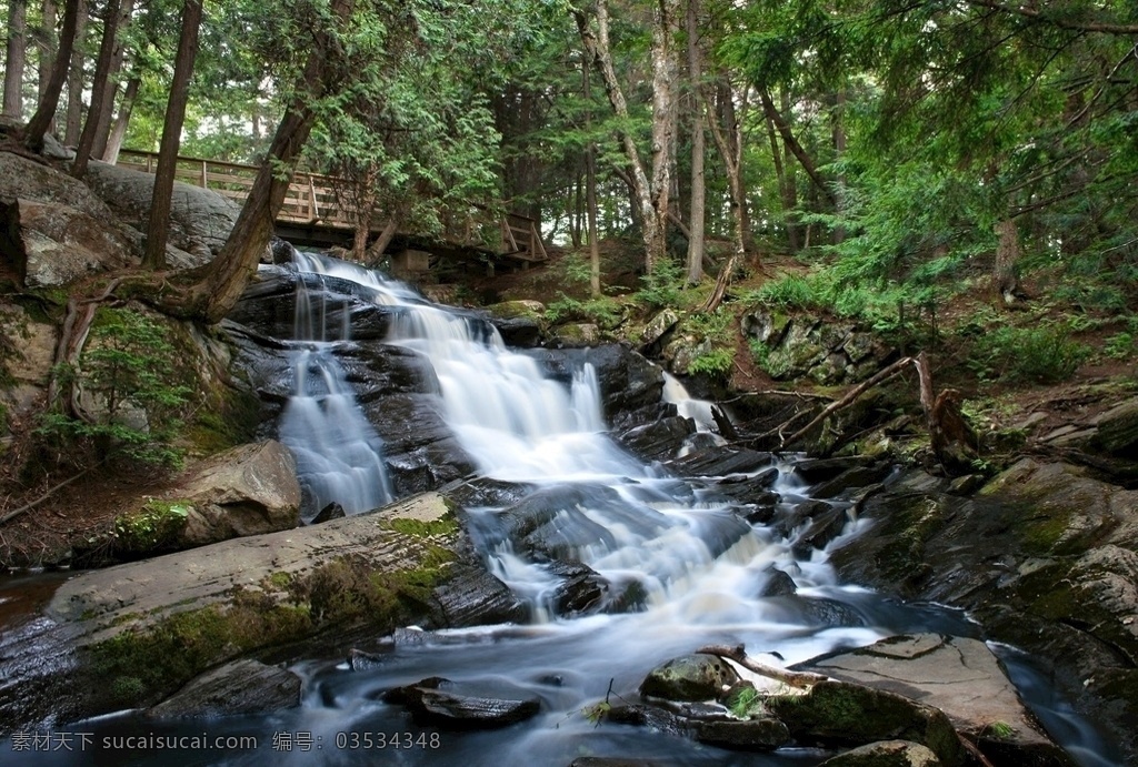 深山流水瀑布 深山 流水 瀑布 绿树 大石头 深林 绿色 自然景观 山水风景