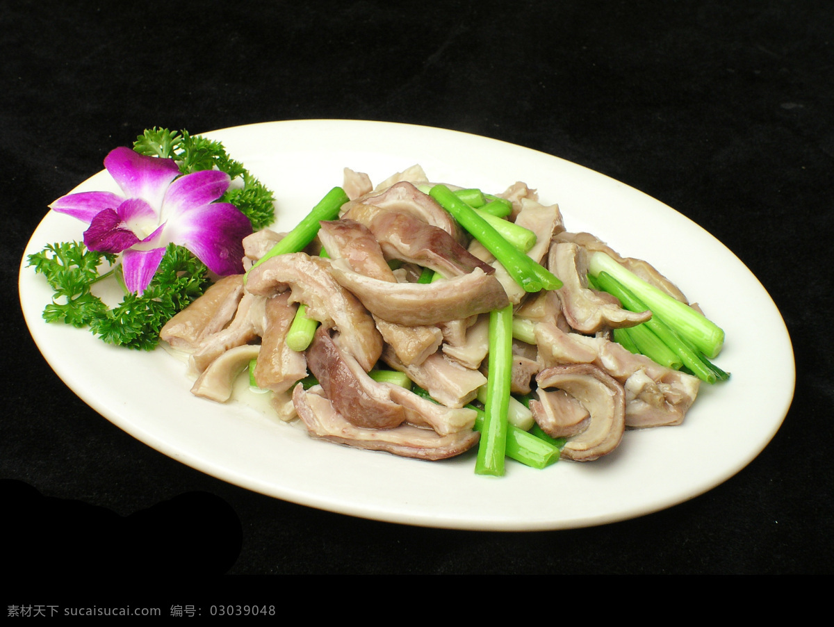 葱烧肚条 肚条 中华美食 美味 熟菜 鲜花 装饰 盘子 餐饮美食 传统美食 摄影图库