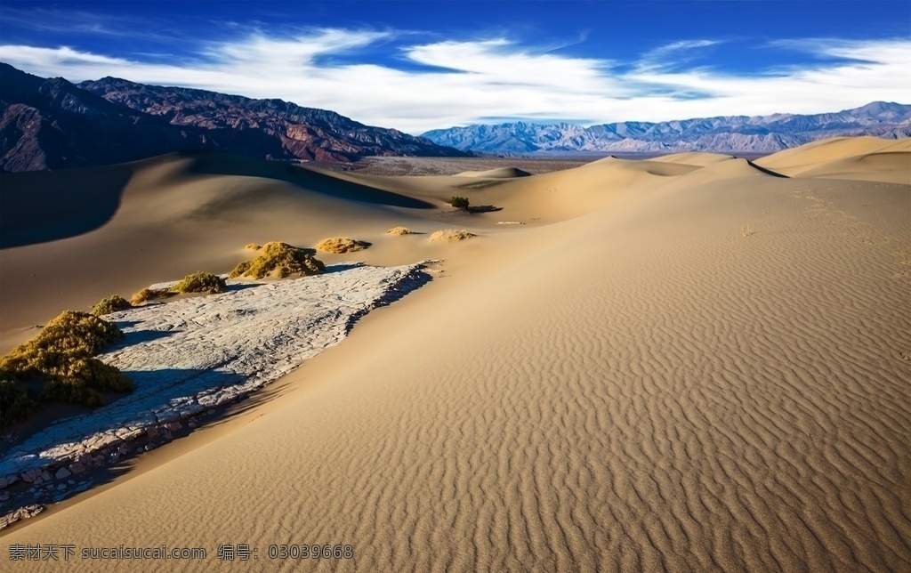 沙漠戈壁图片 沙漠 沙丘 沙子 砂 绿植 植物 草 戈壁滩 细沙 纹理 纹路 高低 雾霾 橙色 黄色 干燥 自然景观 自然风景