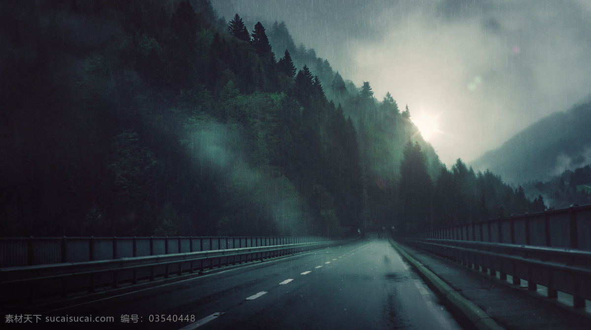 行驶 下过 雨 公路 上 下雨 雨天 汽车 车 4k