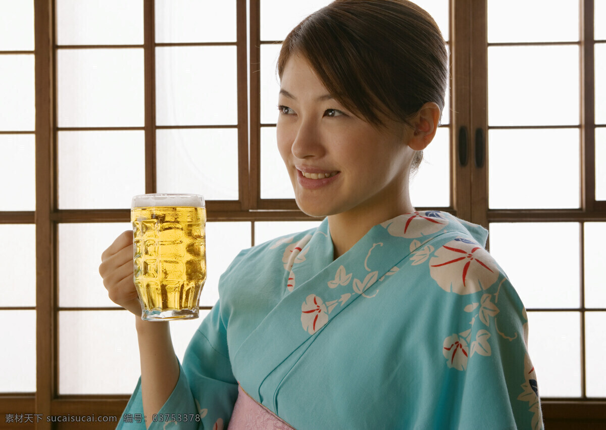喝 啤酒 日本美女 日本夏天 女性 性感美女 日本文化 喝啤酒 和服 模特 美女写真 摄影图 高清图片 美女图片 人物图片