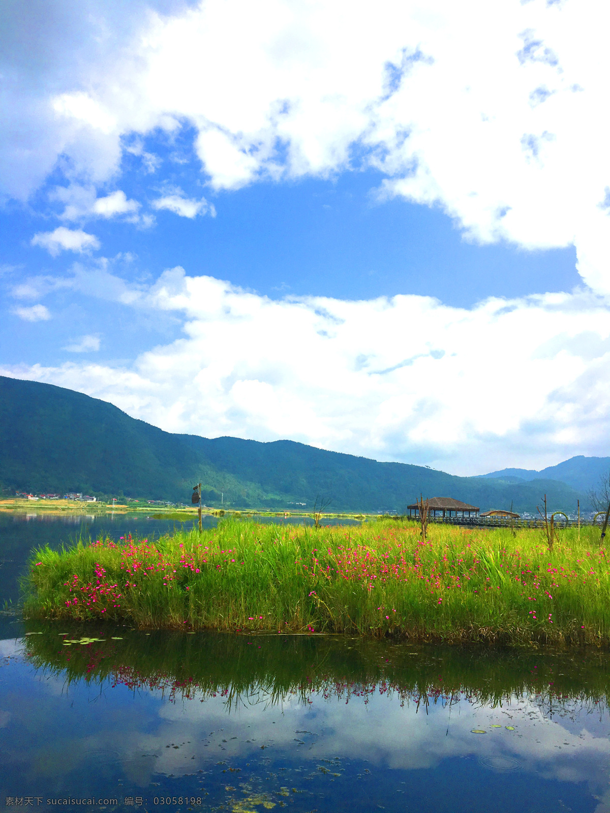 湿地 蓝天 倒影 水草 山峰 白云 自然景观 自然风景