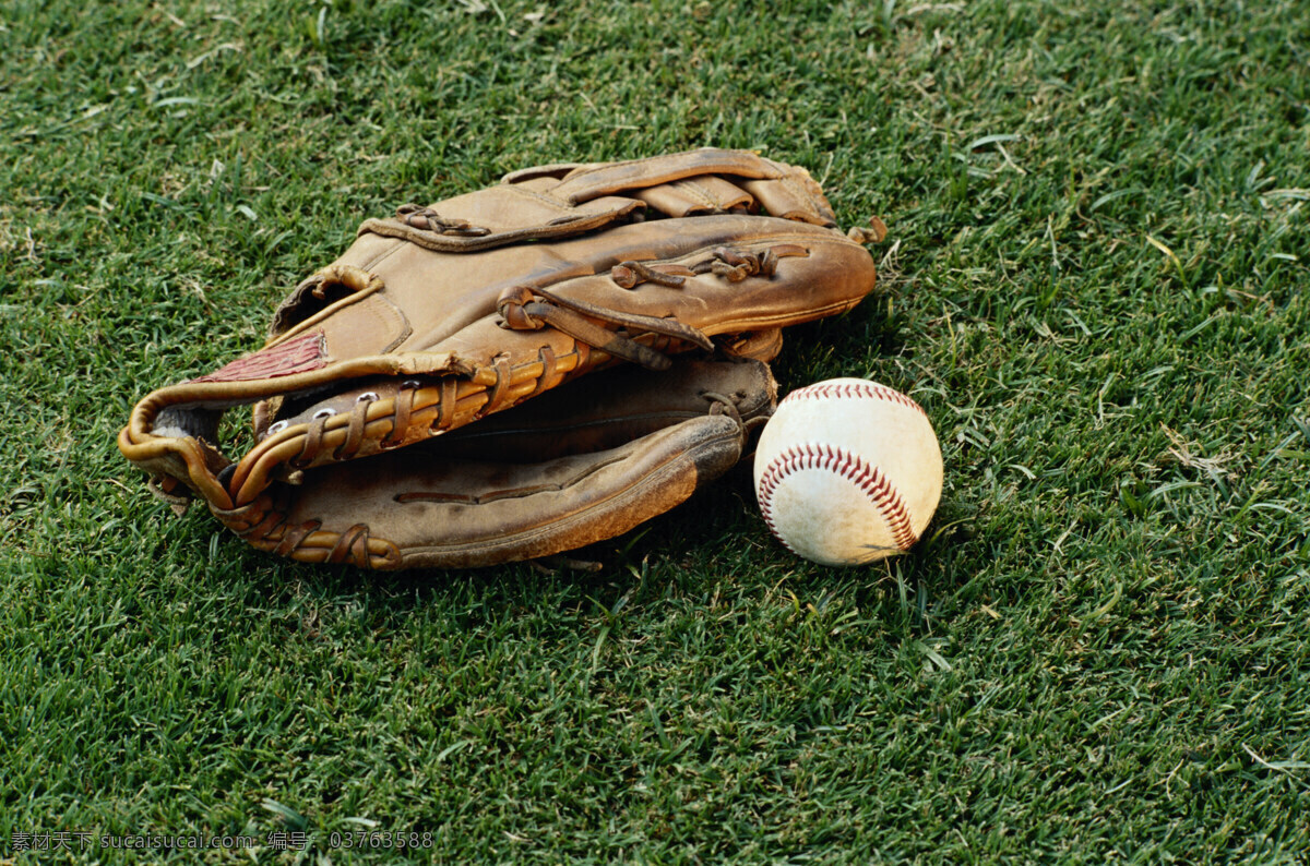 体育素材 棒球手套 棒球 草坪 垒球 文化艺术 体育运动 摄影图库