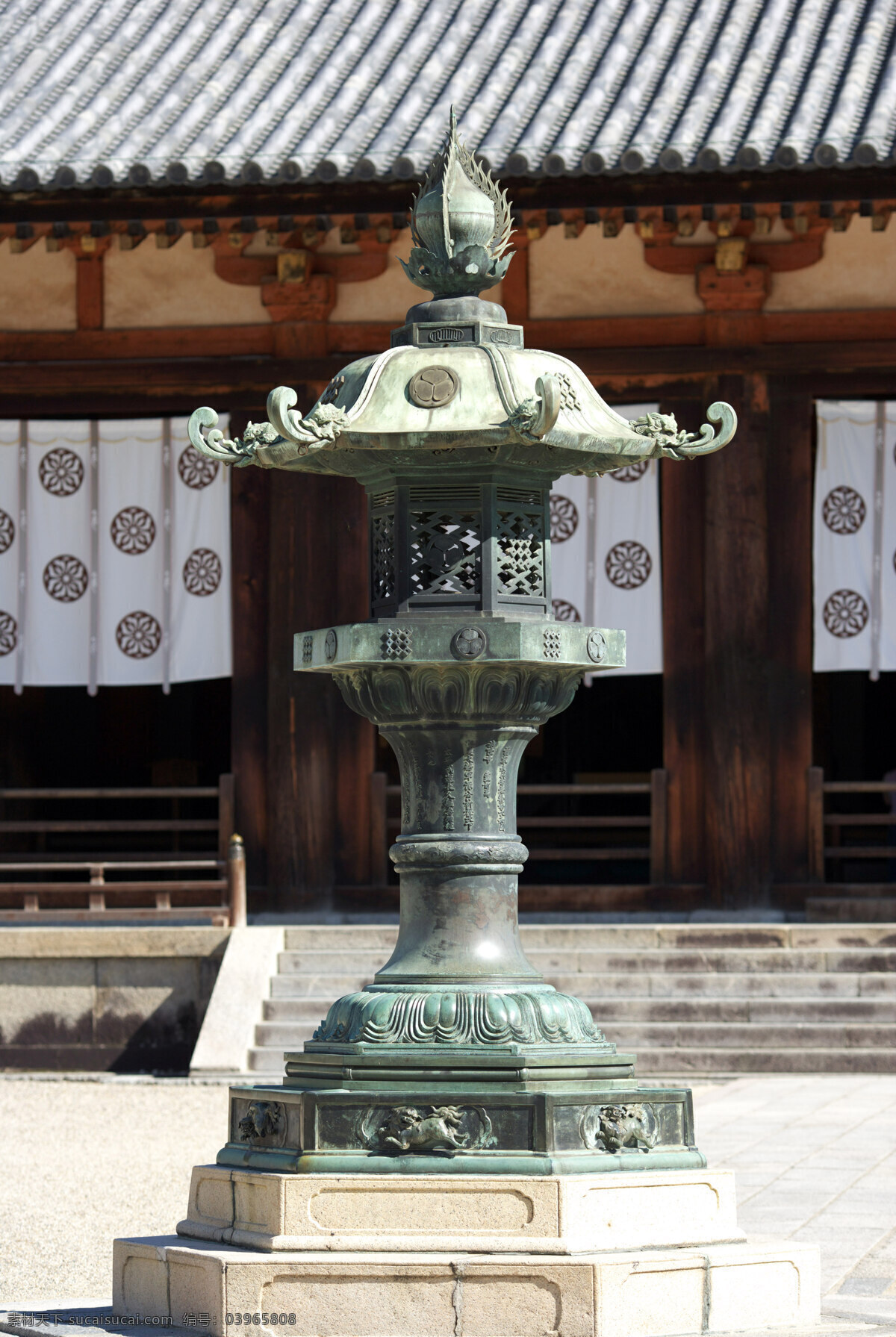 法 隆 寺 铜 灯笼 国外旅游 旅游摄影 瓦房 阳光 法隆寺铜灯笼 六角铜灯 石座 石阶梯 装饰素材 灯饰素材