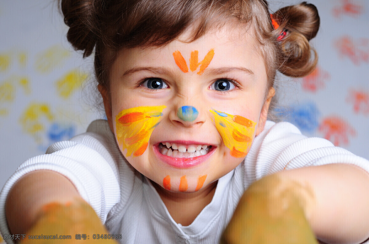 可爱 小女孩 画画 水彩 花脸 手印 人物 儿童幼儿 人物图库
