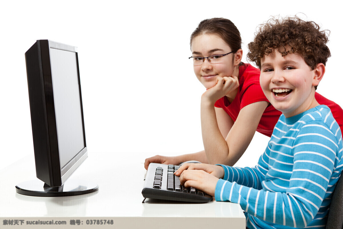 儿童 电脑 外国儿童 可爱 孩子 小学生 小女孩 小女生 小男孩 小男生 儿童教育 学习 儿童图片 人物图片