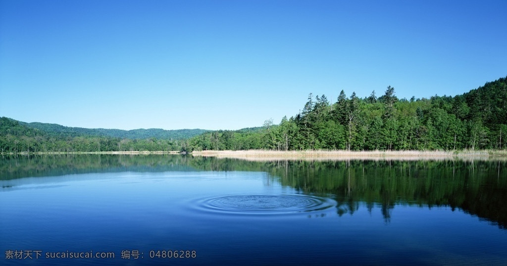 山水风景 湖水 湖面 涟漪 倒影 蓝天 树林 远山 夏天风景 自然景观 自然风景