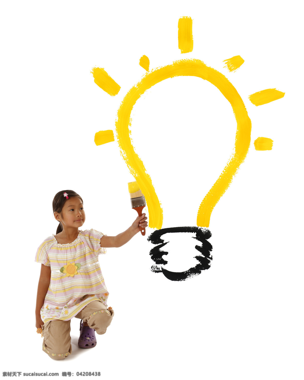 儿童与灯泡 能源概念 电灯泡 灯泡 绿色能源 环保能源 生态能源 洁净能源 可再生资源 能源环保 低碳 节能 螺纹 儿童 刷子 生活用品 生活百科 白色