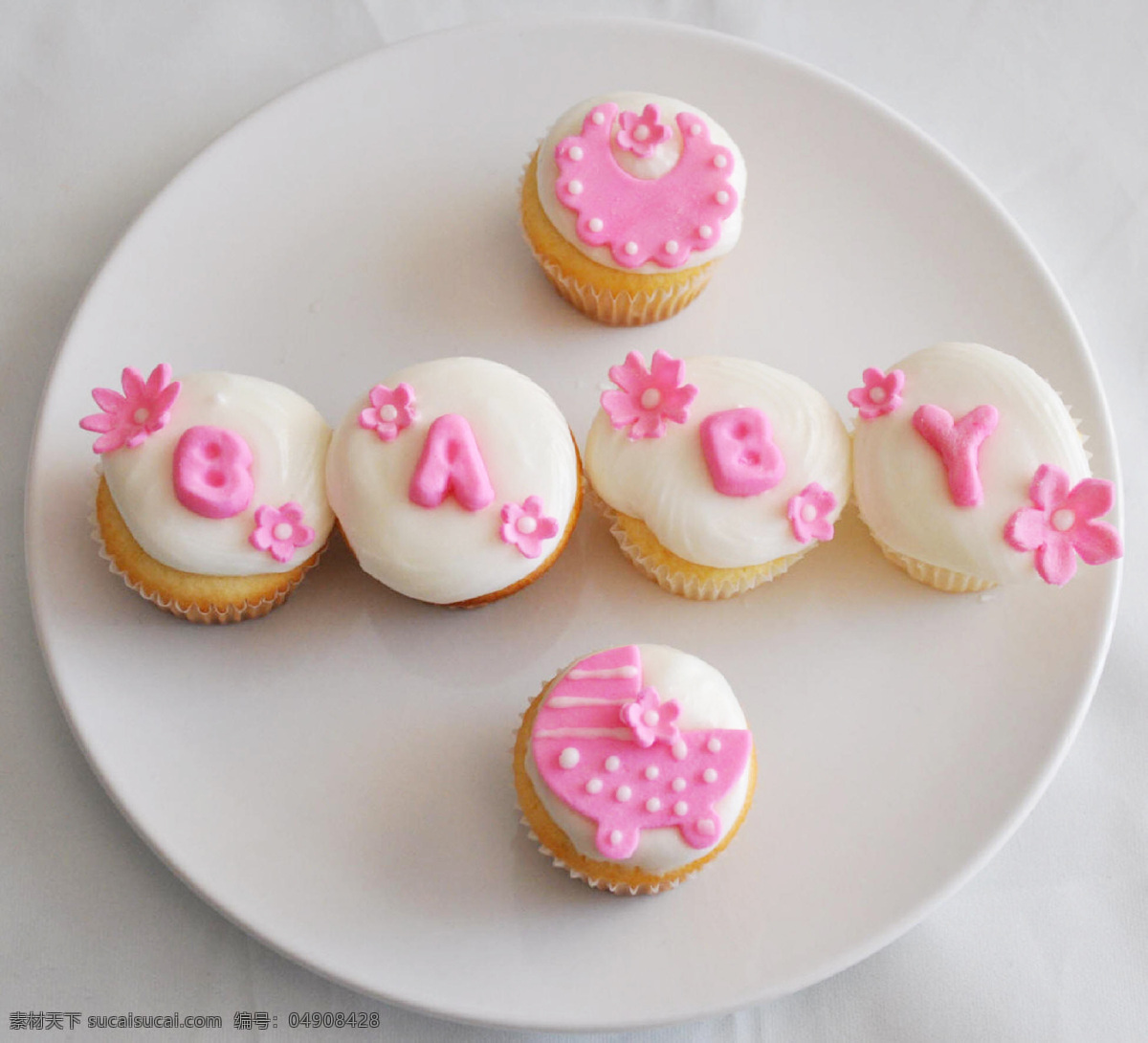 餐饮美食 粉色 花形状 可爱 美食 美味 奶油 巧克力 粉色小蛋糕 字母小蛋糕 甜品 西餐美食 一碟 矢量图 艺术字