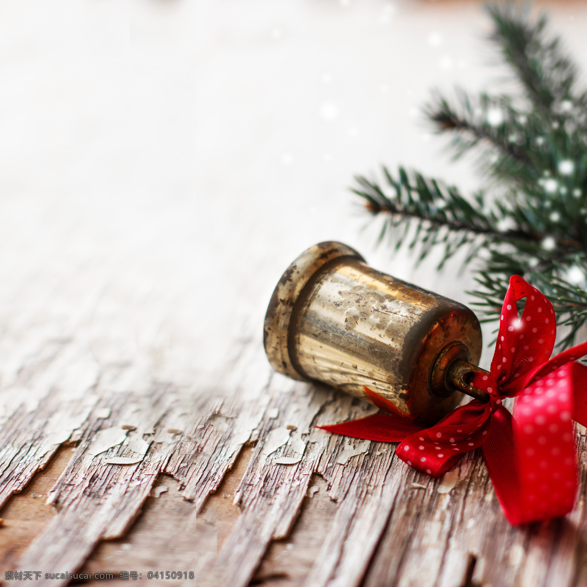 木板 上 铃铛 复古 圣诞树 背景 圣诞节 节日庆典 生活百科