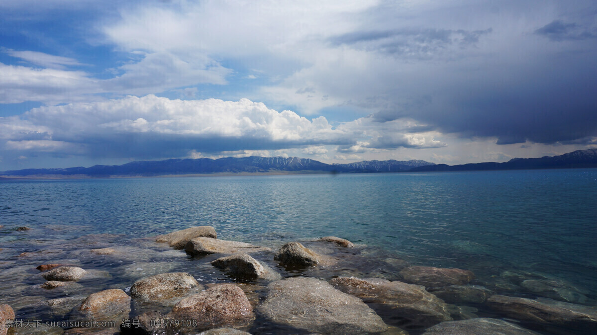 赛里木湖的石 赛里木湖 石头 初夏时节 下午 多云 旅游摄影 国内旅游
