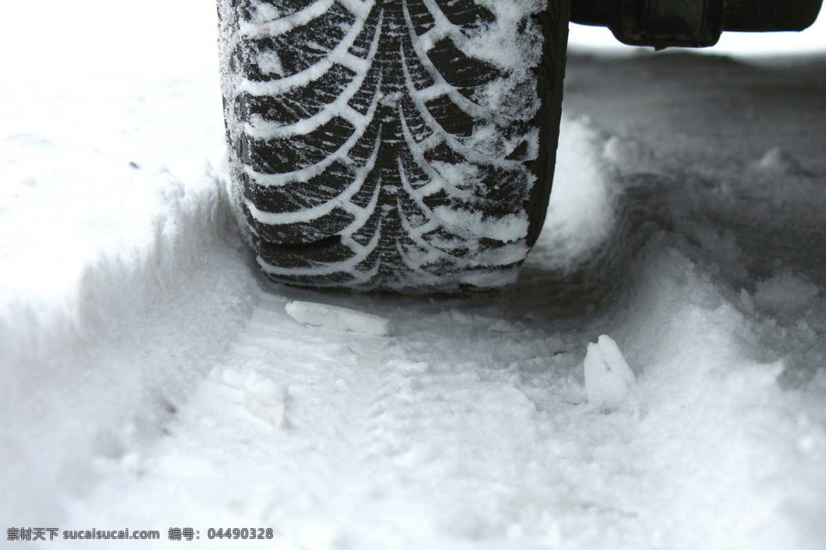 行驶 堆满 雪 马路 上 车 才 交通工具 雪地雪天 汽车图片 现代科技