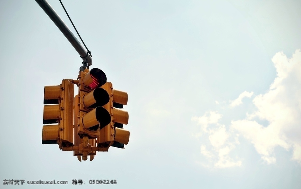 红绿灯 交通 交通指示灯 仰视 角度 特写 文艺 清新 气质 生活百科 生活素材