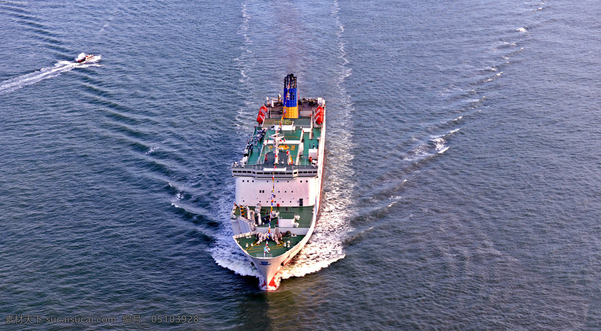 货轮 货船 轮船 海 大海 波浪 水波 浪花 出海 旅游 蓝天白云 交通工具 现代科技