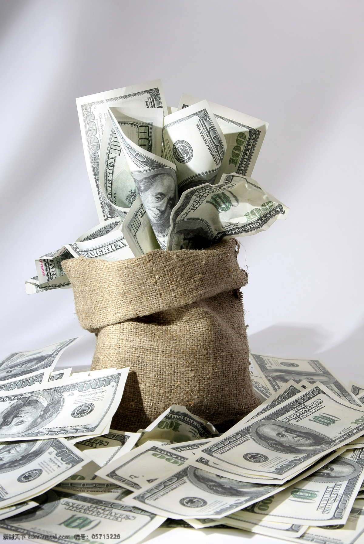 麻袋里的一堆美元素材图片下载-素材编号05713228-素材天下图库