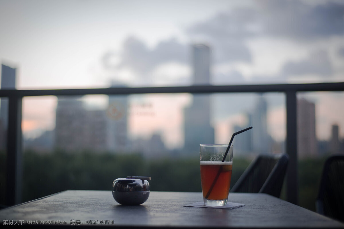 露台风景 茶杯 烟灰缸 露台 城市风景 上海 生活百科 生活素材