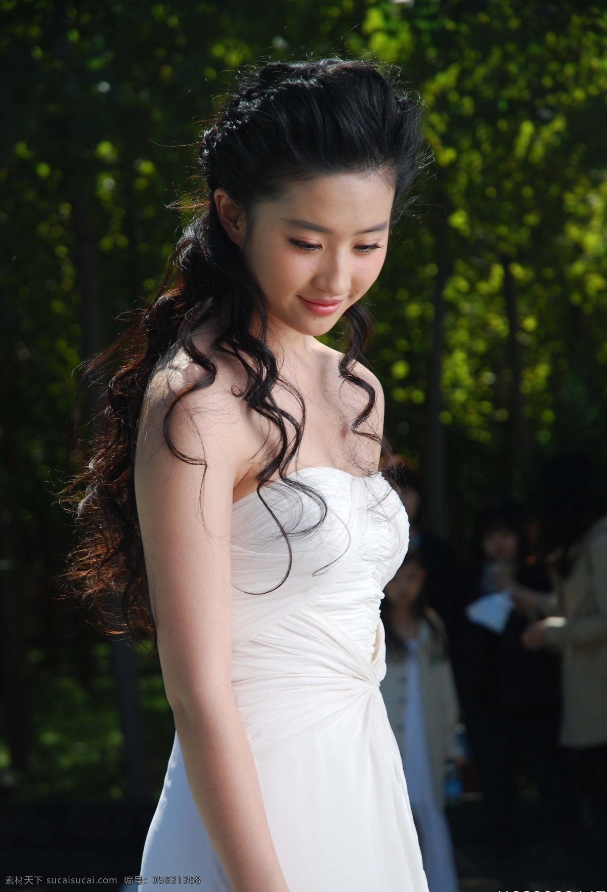 刘亦菲 阿尔山 造型 模特 气质 高雅 仙女 礼服 花絮 白衣 美女 女明星 美丽 清纯 明星偶像 人物图库