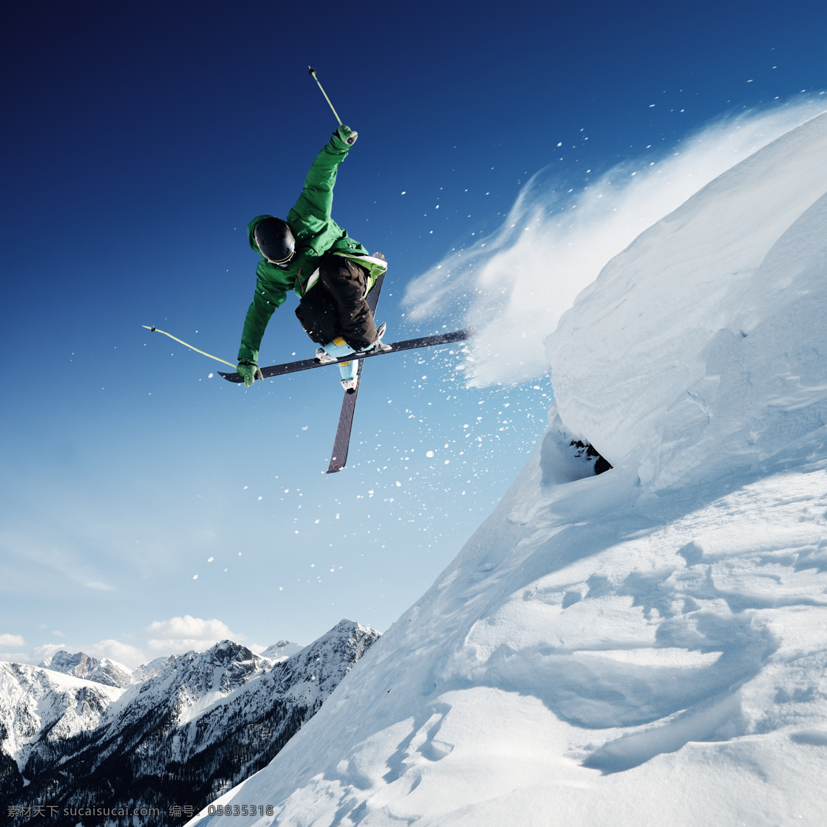 跳 起来 滑雪 运动员 滑雪运动员 滑雪场风景 雪山 雪地风景 美丽雪景 体育运动 男人 生活百科 蓝色