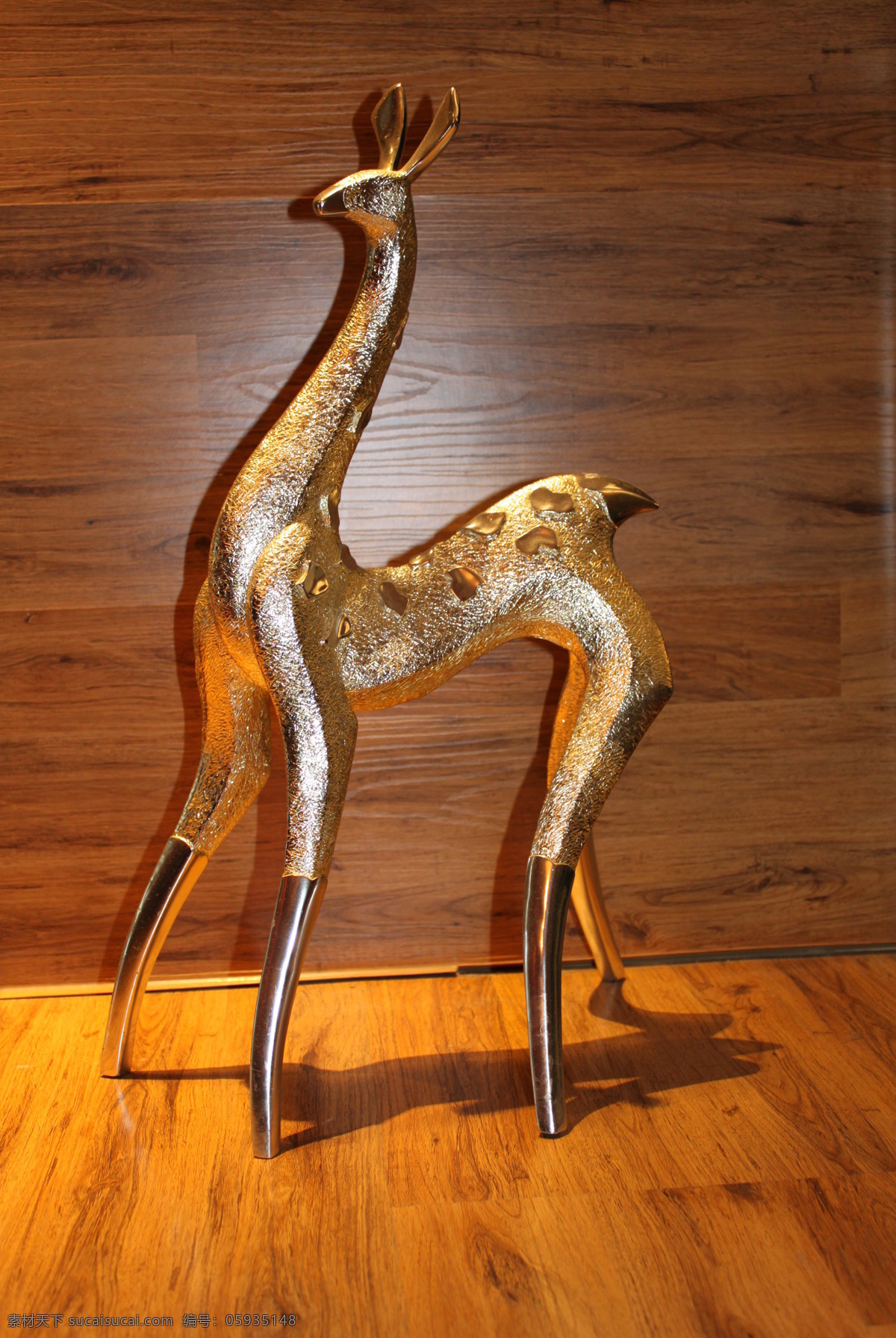 金鹿摆件 金鹿 摆件 鹿雕 树脂饰品 饰品 树脂摆件 传统文化 文化艺术