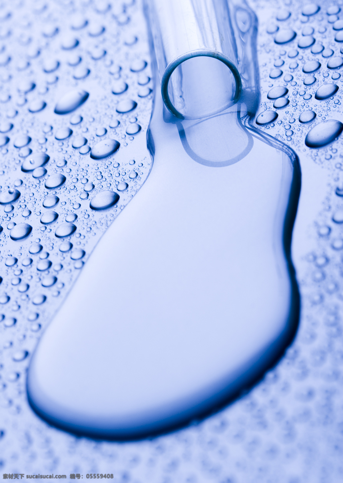 水珠背景 水珠 水滴 露珠 水珠图片 清澈的水珠 干净 清澈 水元素 玻璃管 冰水烈火 生活百科 蓝色