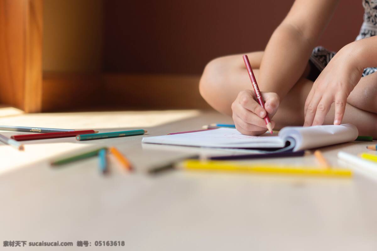写作业的孩子 写作业 孩子 学生 画画 学习 人物图库 儿童幼儿