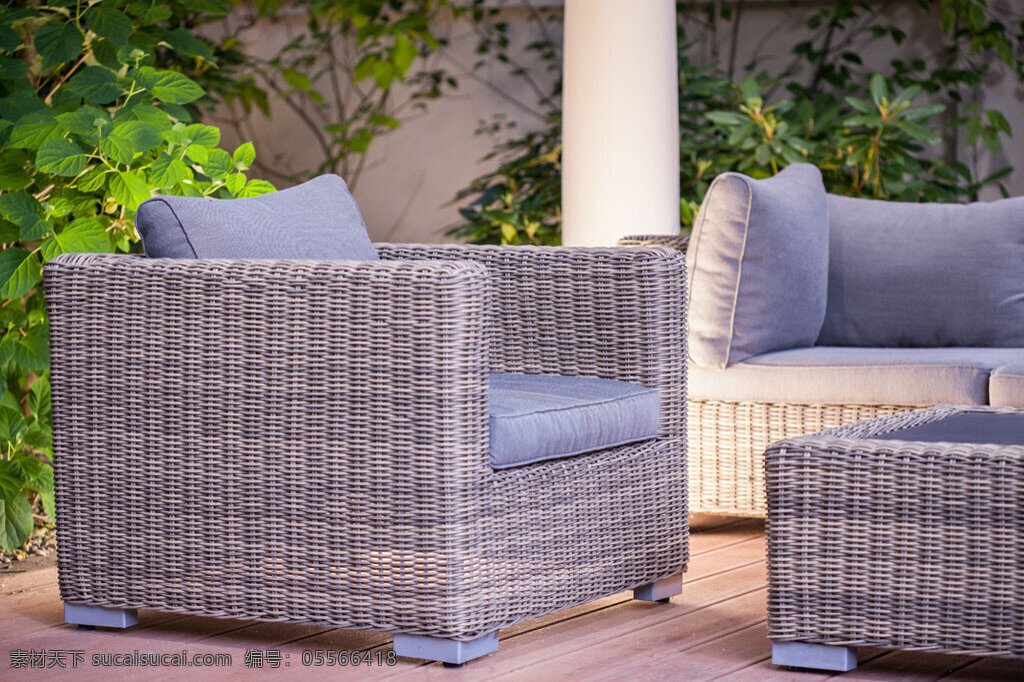 院子里的藤椅 院子 家具 室外 效果图 装修设计 空间设计 设计风格 花朵 沙发 凳子