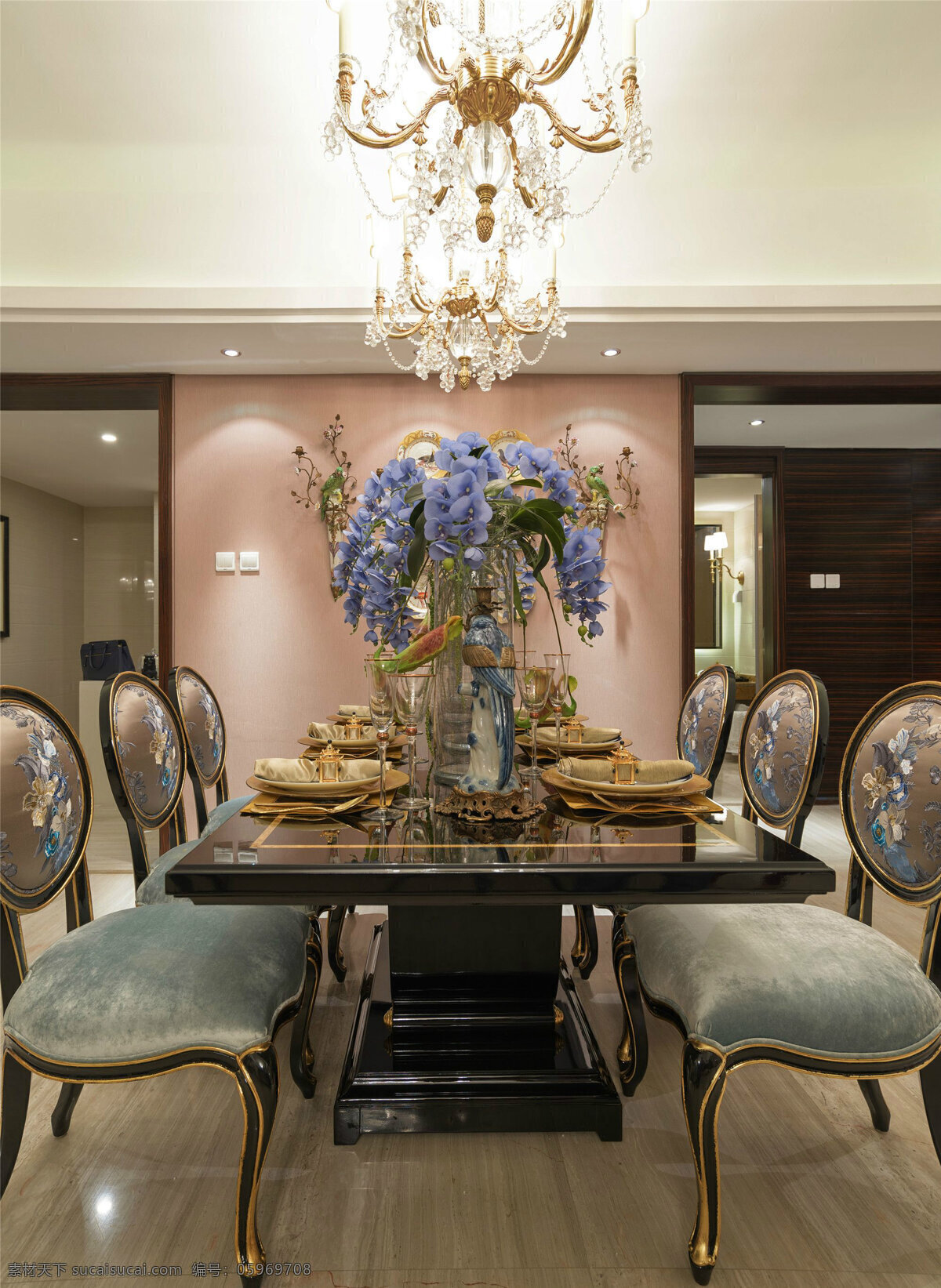 美式 奢华 餐厅 粉色 墙壁 装修 效果图 白色射灯 方形吊顶 个性吊灯 灰色窗帘 浅色木地板
