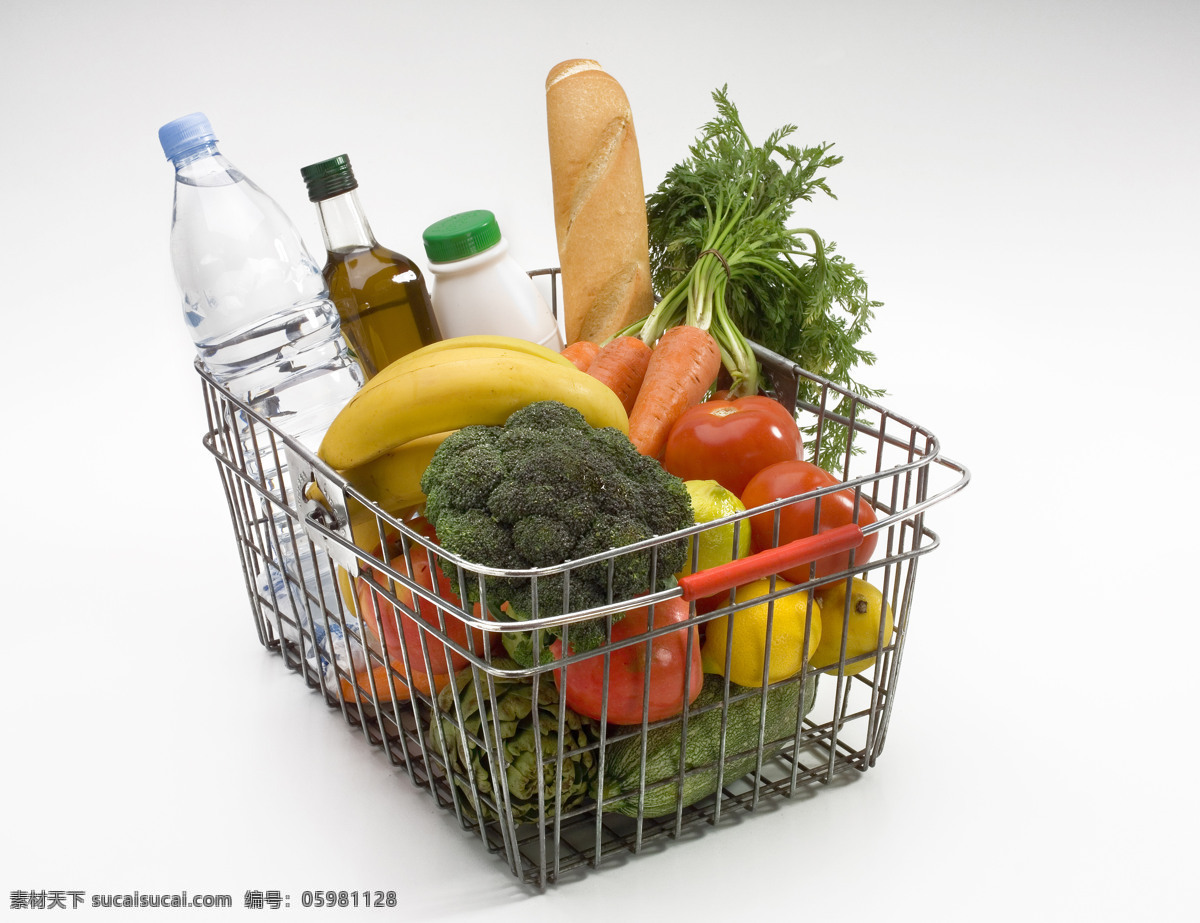 购物篮 里 蔬菜水果 面包 香蕉 西红柿 牛奶 新鲜水果 蔬菜 食物 美食 水果图片 餐饮美食