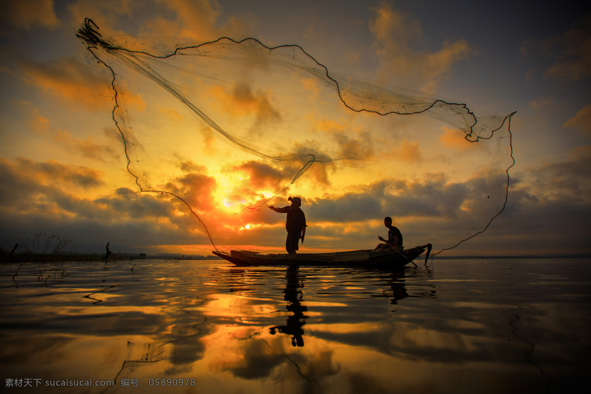 海面 上 撒网 渔民 渔网 鱼 钓鱼 休闲娱乐 其他类别 生活百科