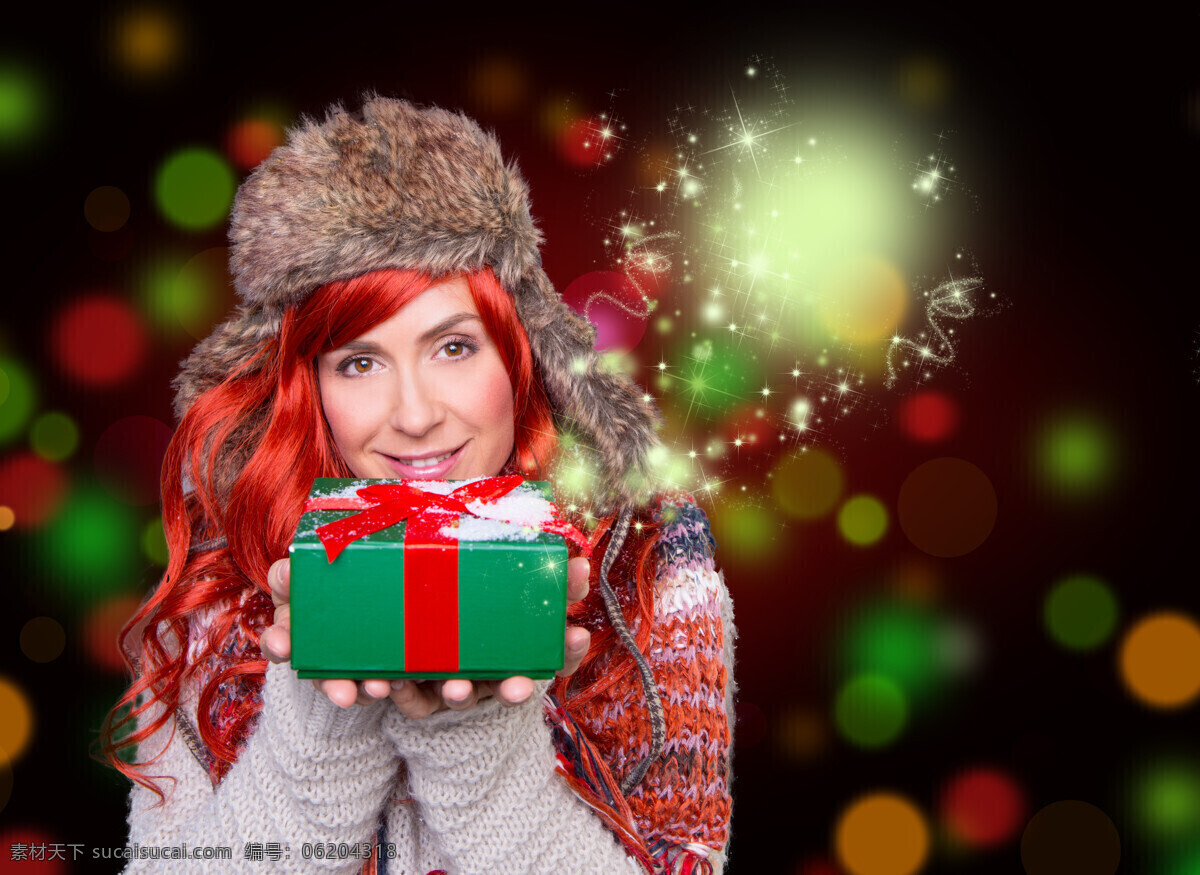 双手 托 礼物 盒 美女图片 托着礼物盒 绿色礼品盒 红发美女 外国人 圣诞节 节日 人物图片
