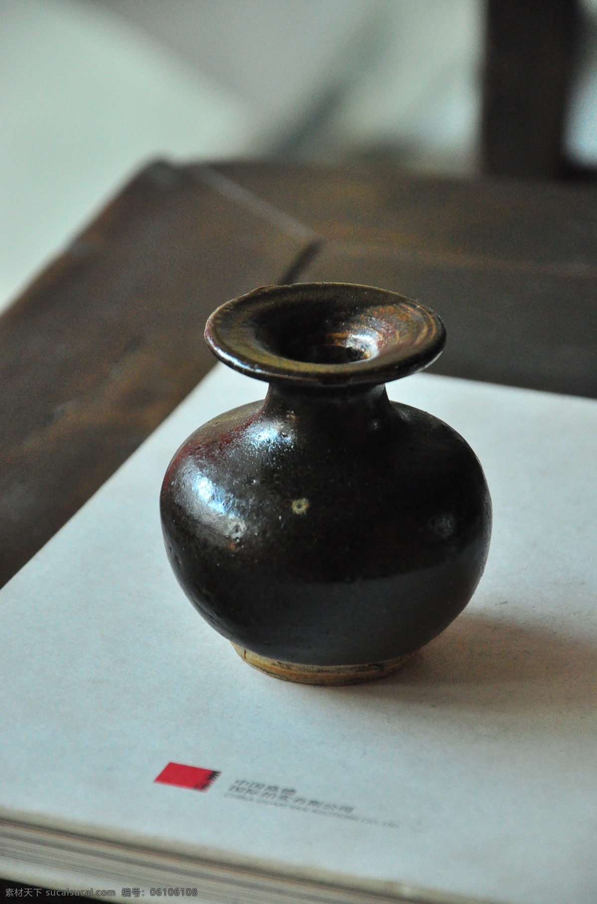 清代黑釉花瓶 清代 老物件 古玩古董 古艺术品 收藏品 花瓶 黑釉 花插 生活百科