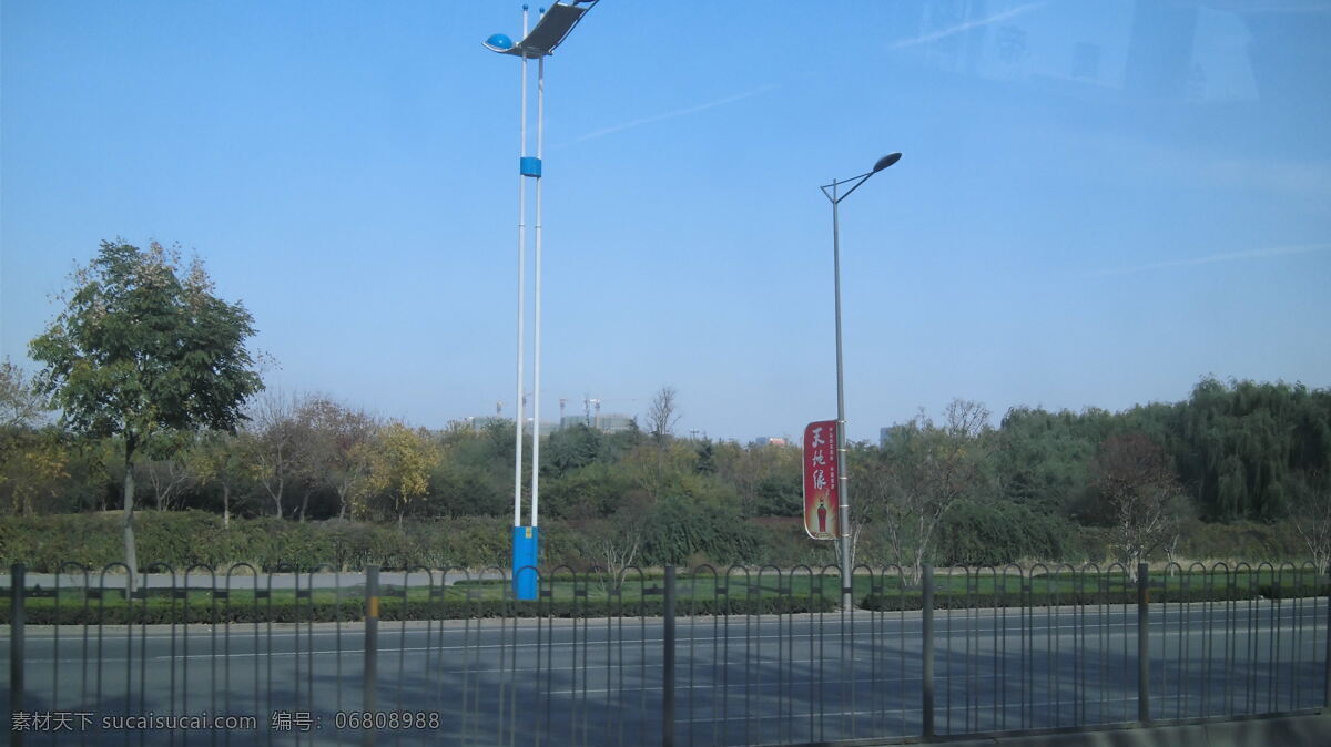 广告牌 建筑园林 街景 路灯 绿地 十 西路 中段 经十西路中段 经十西路 行道树 济南城区 济南街景 矢量图