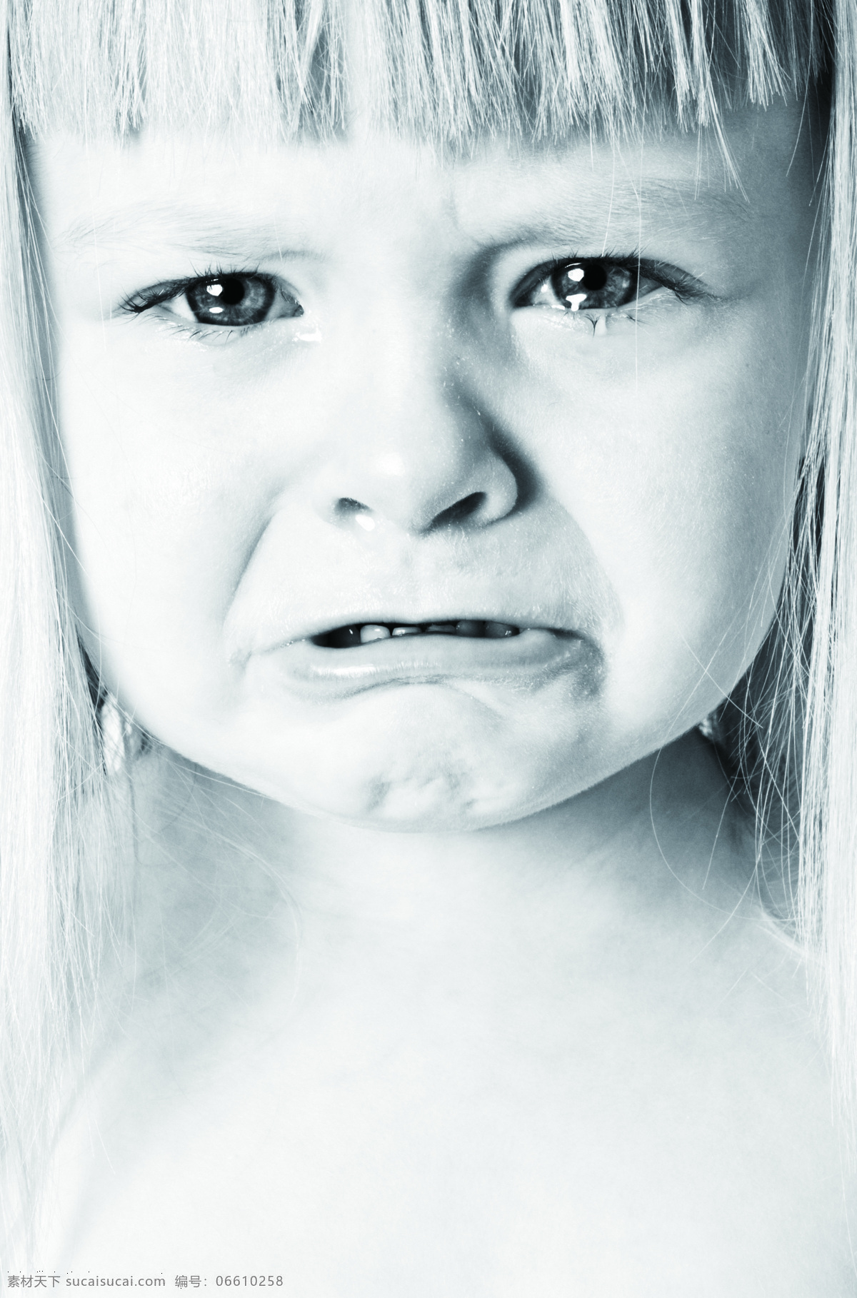 哭泣的女孩 哭 女孩 哭泣 可怜 怜爱 儿童幼儿 人物图库