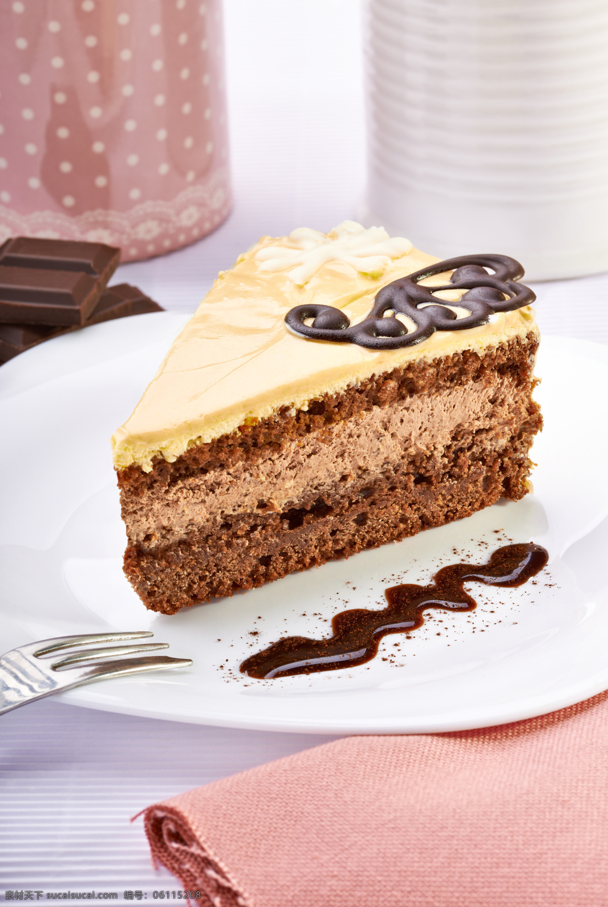 盘子 里面 巧克力 蛋糕 叉子 碟子 餐巾 生日蛋糕图片 餐饮美食