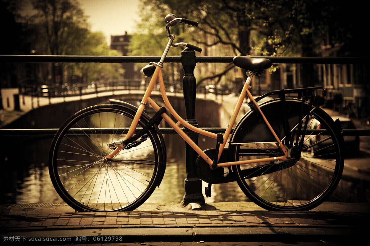 小桥 上 自行车 交通工具 城市风光 环境家居