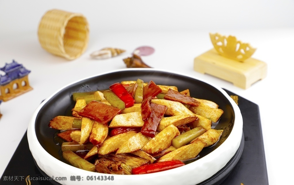 火腿炒茭白 火腿 茭白 盐 葱姜蒜 调料 餐饮美食 传统美食