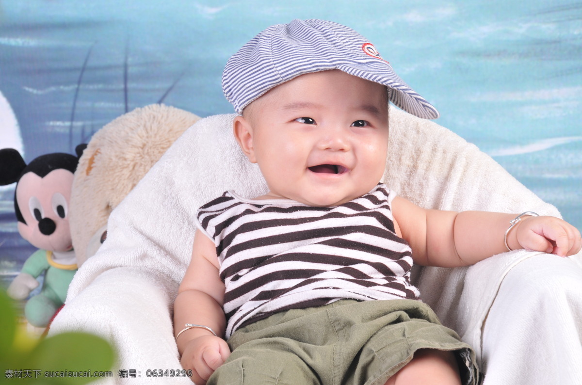 大海 短裤 儿童幼儿 卡通玩具 帽子 人物图库 沙发 宝宝 百 天 宝宝百天 百天宝宝 笑容 半袖衫 psd源文件