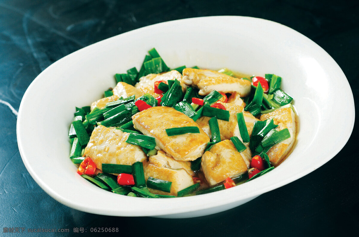 韭菜焖豆腐 韭菜 焖豆腐 豆腐 嫩豆腐 彭厨 餐饮美食 传统美食