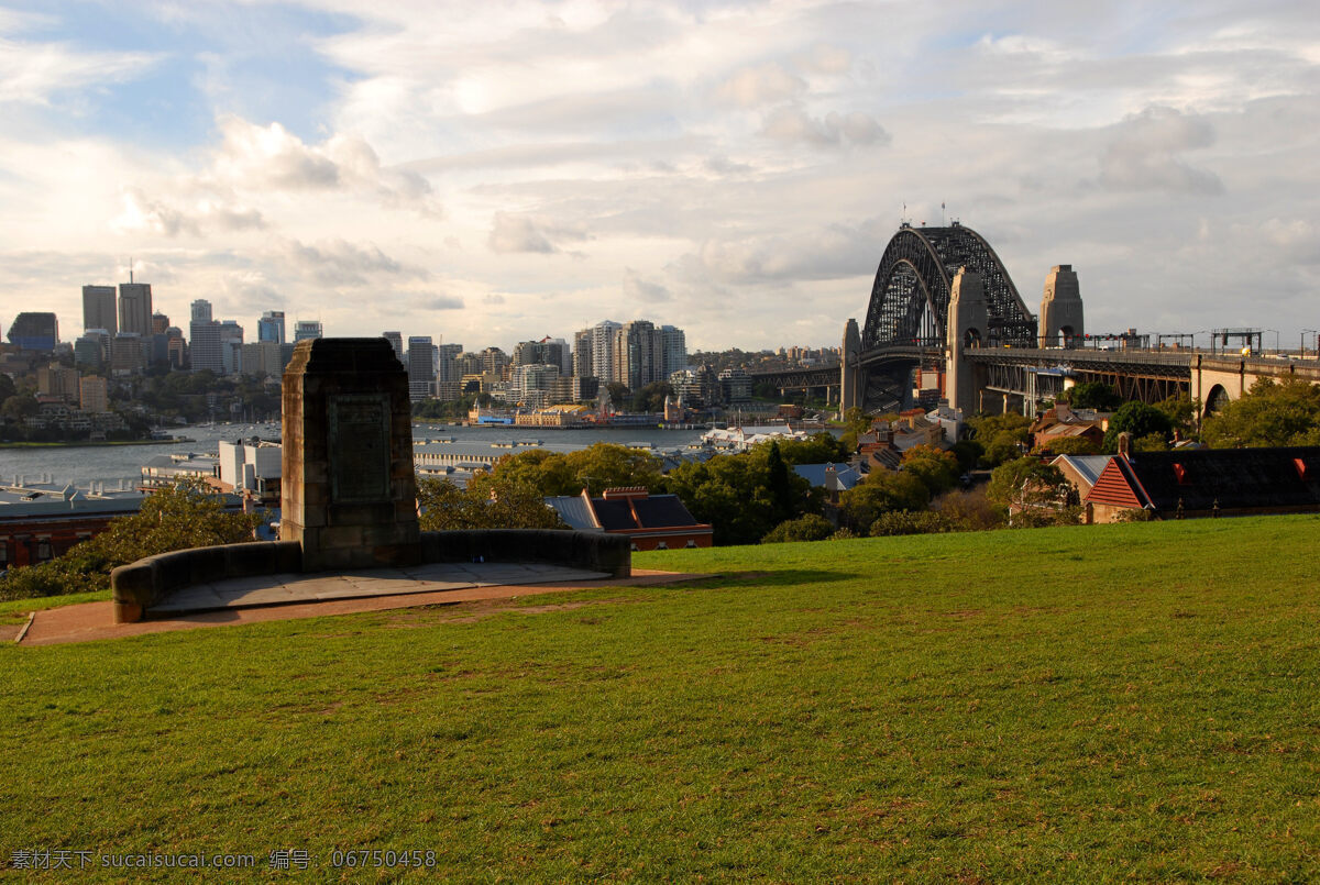 悉尼市内一景 海港大桥 内港 水面 船只 高楼 建筑群 草坪 树木 云天 城市景观 澳大利亚 旅游风光摄影 旅游摄影 国外旅游