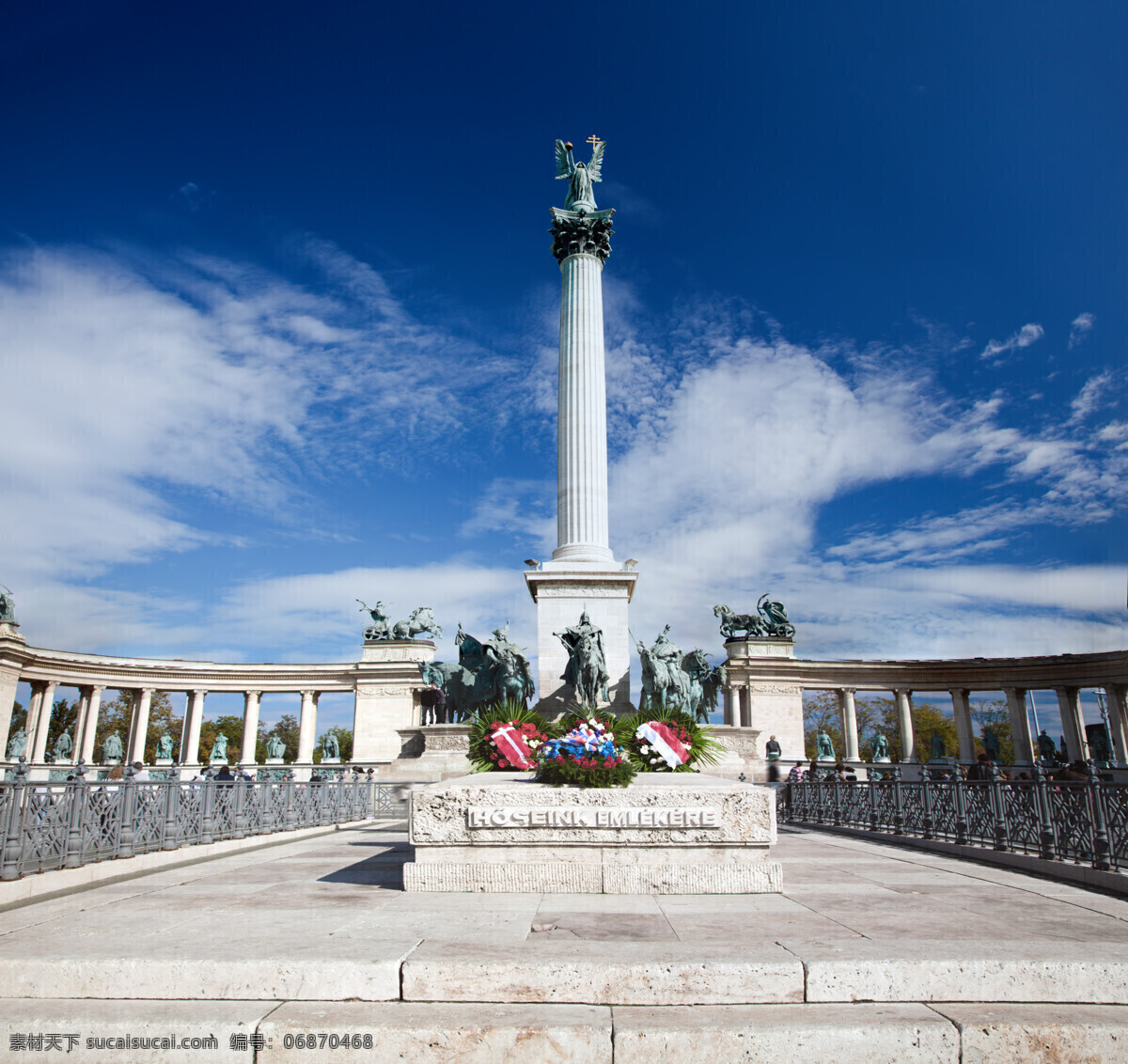 布达佩斯 英雄 广场 建筑 英雄广场 蓝天白云 城市风光 环境家居 蓝色