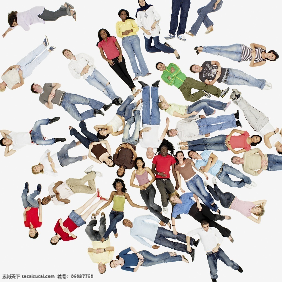 躺 下 休息 人 门 高清图片 外国 欧美 人物 躺着 多个人 在一起 一群人 人们 t恤 挤在一起 人群 女人 牛仔裤 仰卧 仰躺 睡觉 男人 生活人物 人物图片