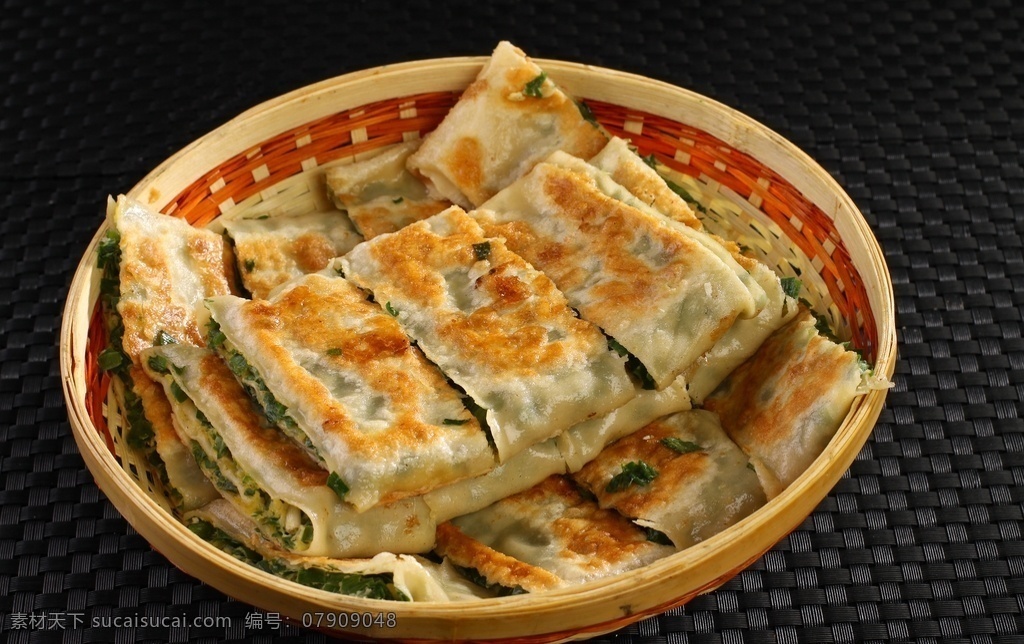 韭菜盒子 韭菜煎饺 锅贴煎饺 韭菜 香煎饺子 生煎韭菜盒 香煎韭菜饺 菜品图 餐饮美食 传统美食