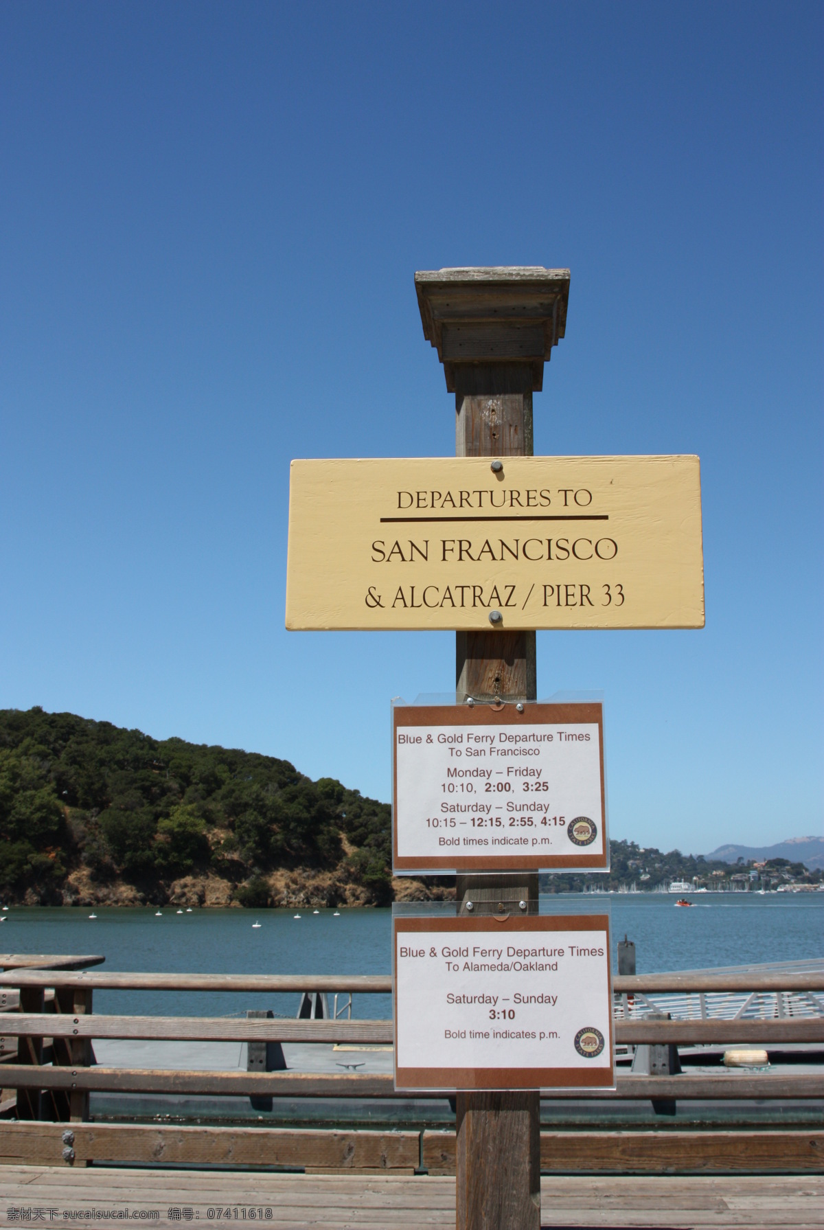 标牌 港湾 观光 国外旅游 海岛 海港 海景 建筑 旧金山 路牌 木牌 美国 恶魔和天使岛 游船 海岛建筑 蓝天 旅游 各国文化风情 旅游摄影 风景 生活 旅游餐饮