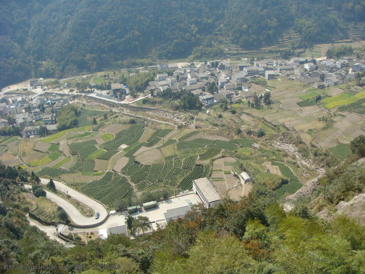 山中田园 梯田 山路 弯道 层次 俯视 绿色满园 民房 雁荡山 旅游摄影 国内旅游