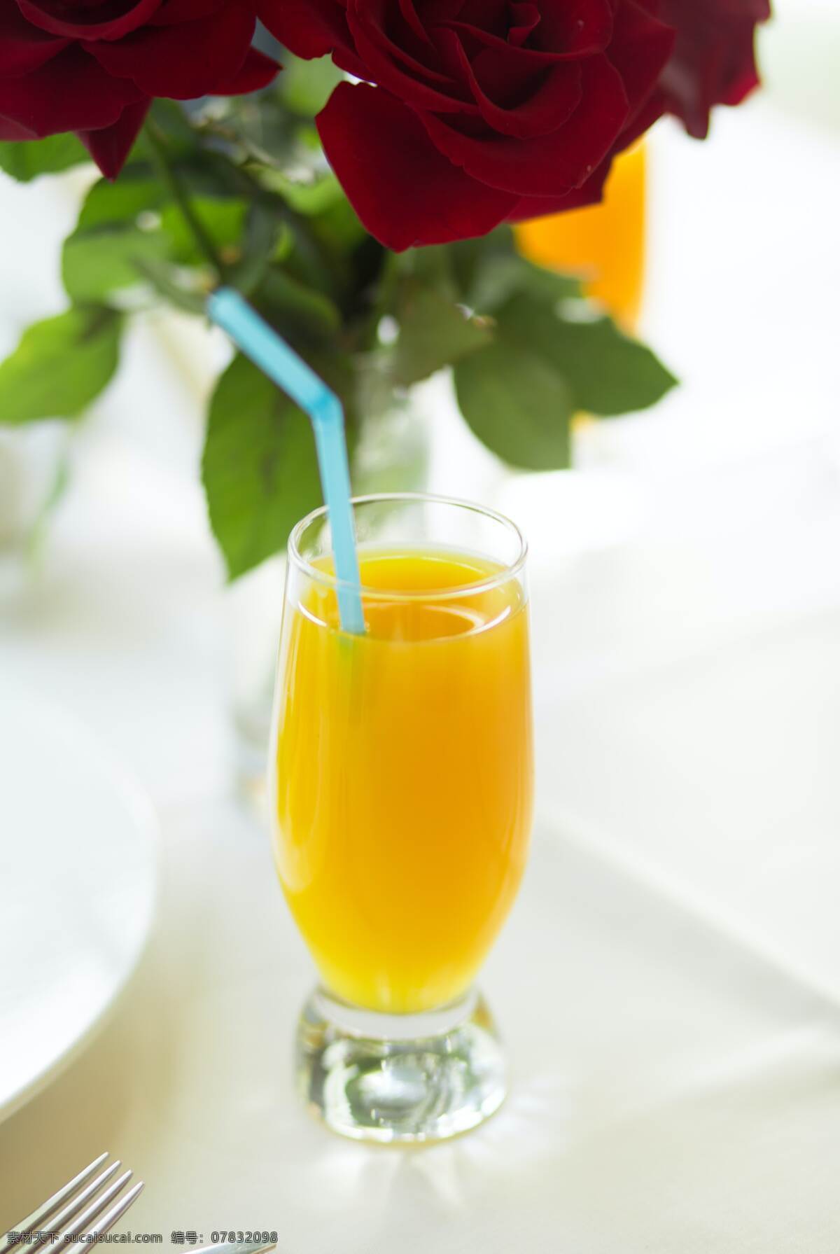 橙汁甜品 橙子 橙汁 玻璃杯 玻璃 吸管 绿叶 夏天 解渴 消暑 解暑 餐饮美食 饮料酒水