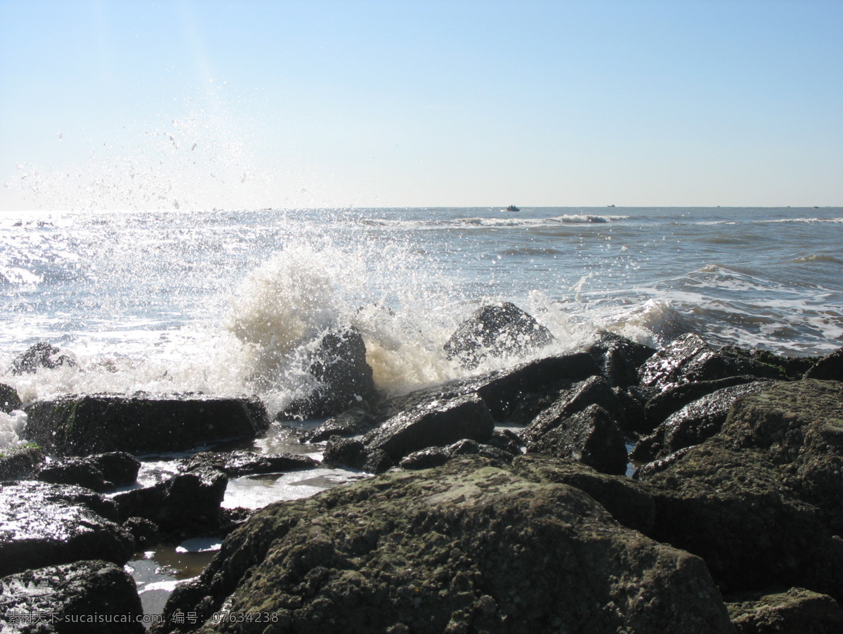 大海 海边 海浪 海面 海滩 浪花 旅游摄影 沙滩 天空 石头 阳光 波光粼粼 清澈的大海 自然风景 psd源文件