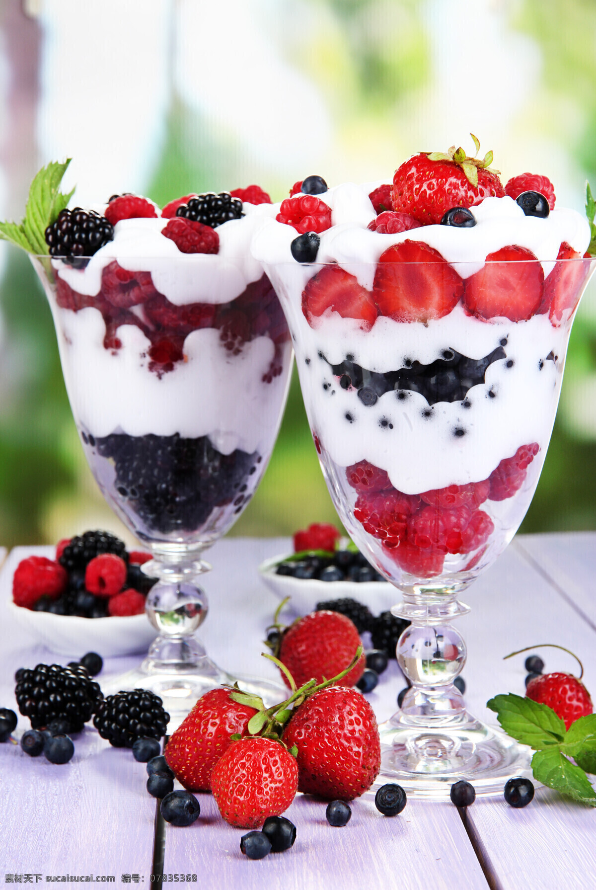 水果 冰激凌 草莓 蓝莓 树莓 美食图片 餐饮美食