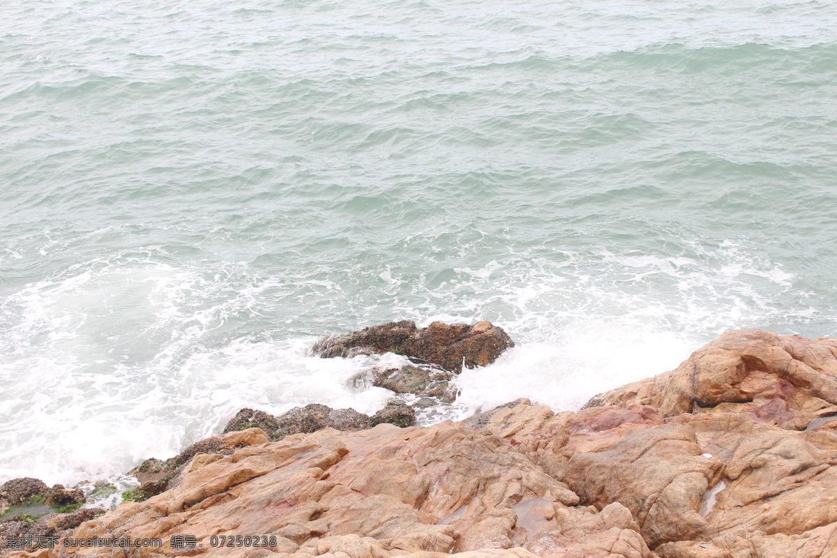 南澳海边岩石 青澳湾 南澳 海岛 南澳岛 汕头风光 海湾 苔藓 海螺 贝壳 青苔 海水 海边 海浪 波浪 海岸 南澳风光 礁石 岩石 自然景观 自然风景