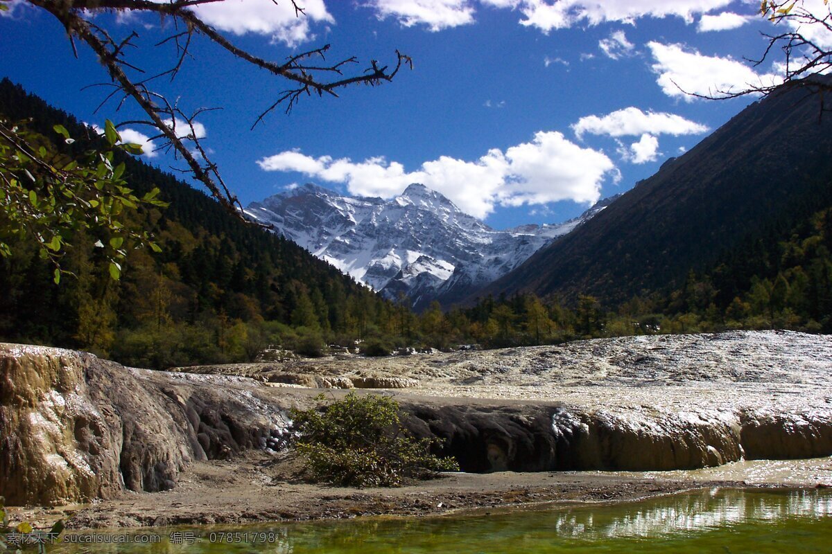 黄龙风光 蓝天 白云 山脉 树 水流 自然景观 风景名胜 摄影图库